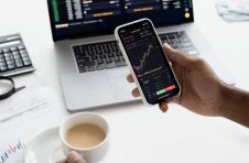 货币基金大幅缩水，稳定收益理财者都选三佳利智慧零售