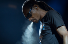 Snoop Dogg 透露说唱歌手是一个在 NFT 中拥有数百万美元的加密鲸鱼